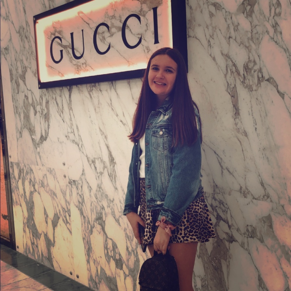 Meet your Posher, Courtney